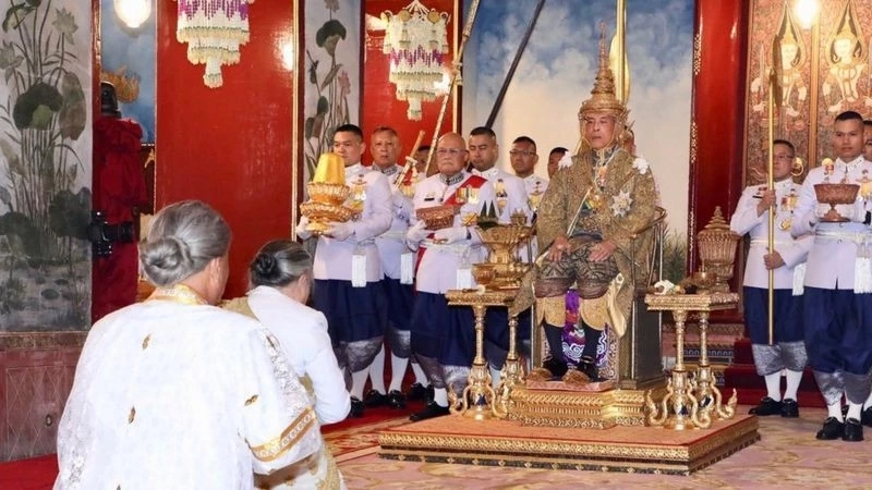 'วันฉัตรมงคล' ๔  พฤษภาคม พระราชพิธีฉลองพระเศวตฉัตรกษัตริย์ไทย