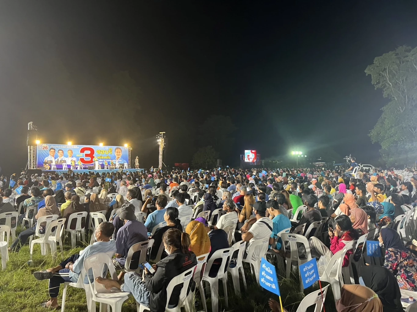 "นิพนธ์" ลุยเดินสาย สงขลา-สตูล ช่วยหาเสียง โว ปชป.คิดแล้วทำ เน้นยั่งยืน