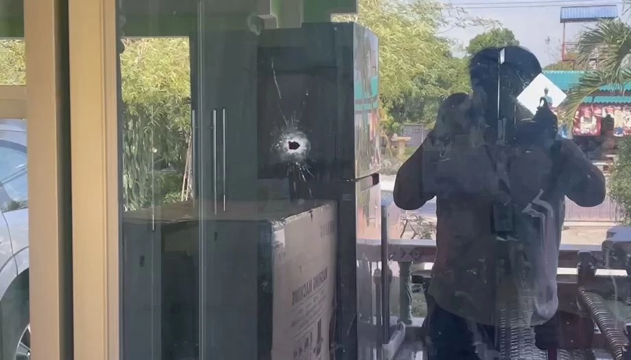 ตำรวจเร่งล่าเก๋งดำ ยิงบ้านหัวคะแนน "พลอย ธนิกุล" คาดได้ตัวเร็ว ๆ นี้