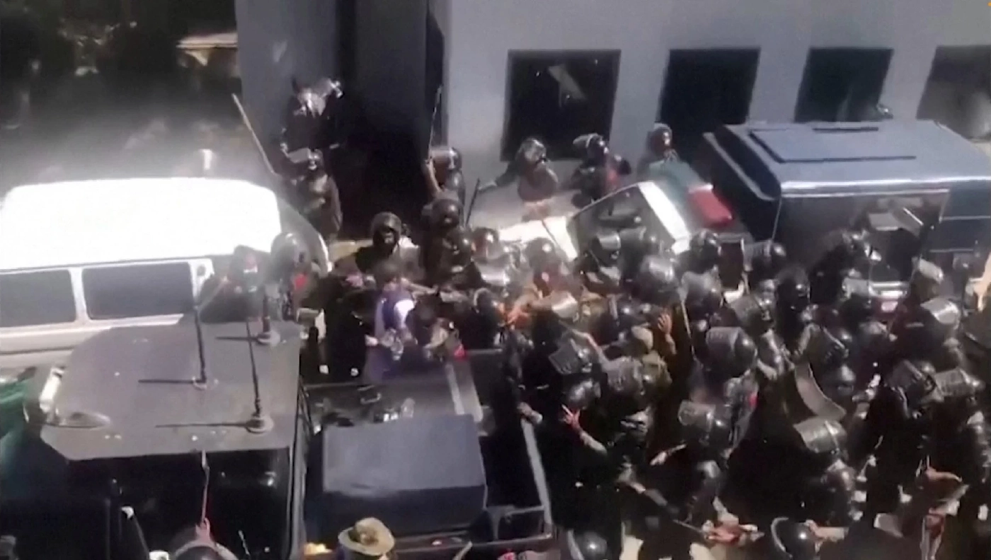 ศาลสูงสุดปากีสถานสั่งปล่อยตัว “อิมราน ข่าน” ทันที