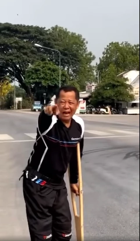 เปิดคลิป"อาจารย์เฉลิมชัย"สุดทน โพสต์แฉรถน้ำมัน ทำถนนหน้าวัดร่องขุ่นพัง