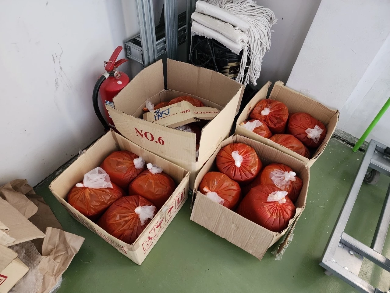 ปคบ.-อย.บุกปิด รง.สมุนไพรปลอม ผลิตขายนทท.จีน ฟันกำไร 100 เท่า