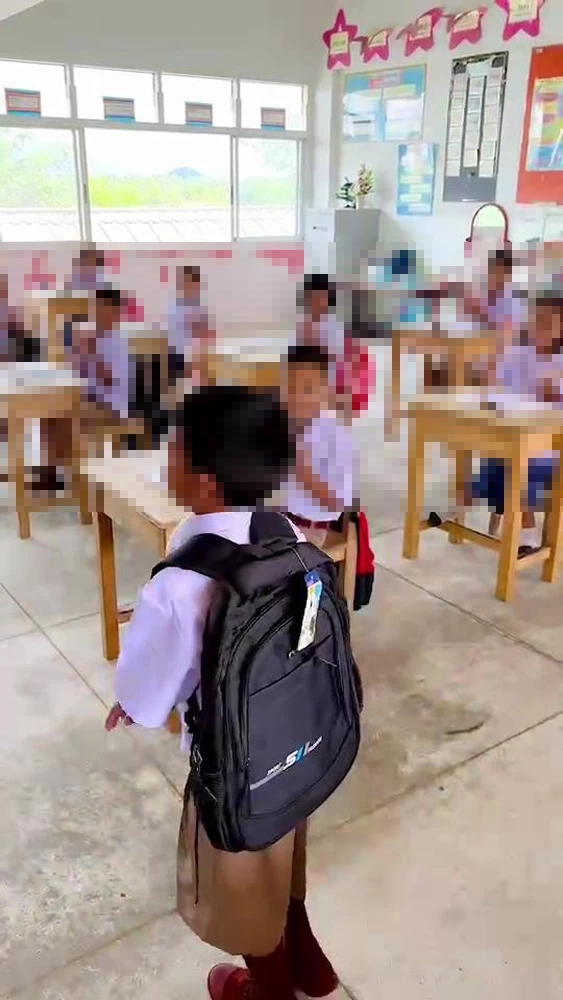 ใจฟู! ผอ.รร.ตรัง ใจดี ช่วยหนูน้อย 11 ขวบ ฐานะยากจน ให้ได้เรียนต่อ