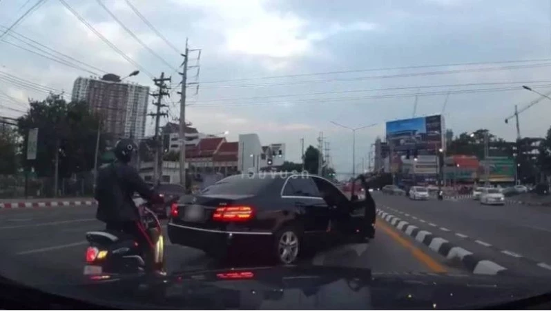 ไม่มีสำนึก! ฝากขังหลานนักการเมืองขับเบนซ์หัวร้อน หลังข่มขู่ผู้เสียหาย