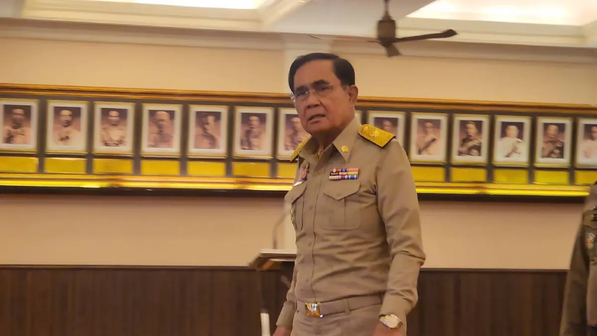 นายกฯ เดินหนีสื่อฯ จี้ปม "ทักษิณ" กลับไทย ก่อนส่ายศรีษะ บอก ยังไม่มีการติดต่อ