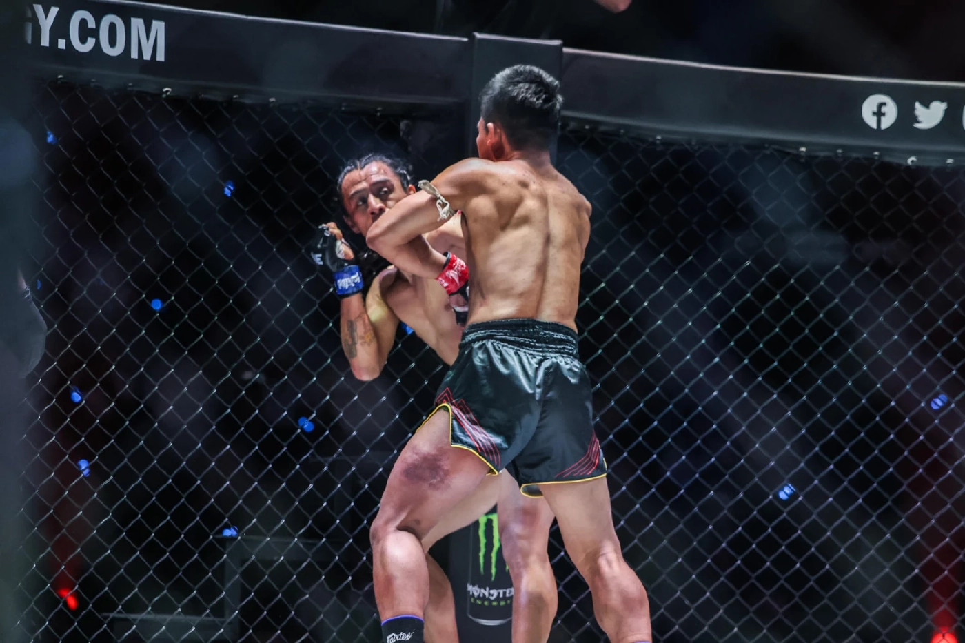 “รถถัง-แสตมป์” กอดคอคว้าชัย ศึก ONE FIGHT NIGHT 10