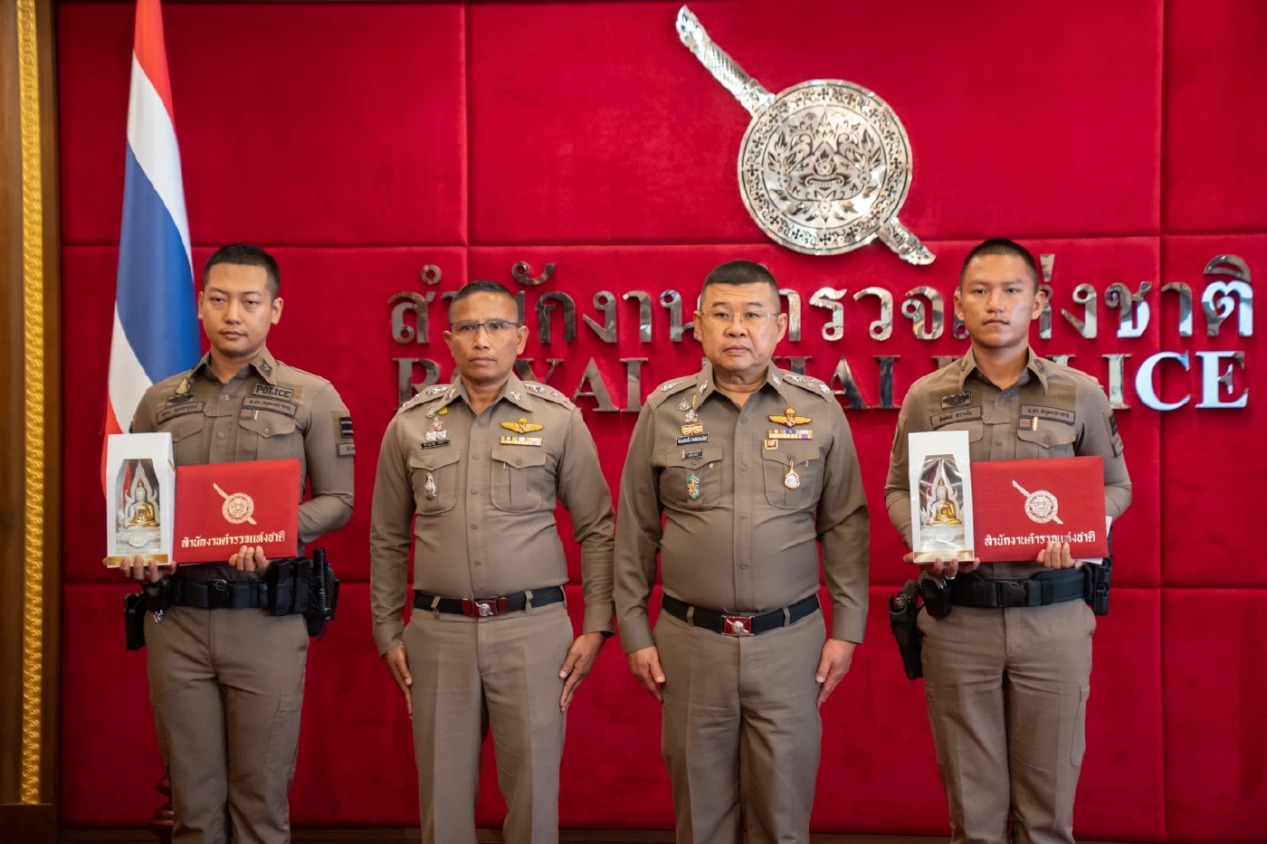 “ทำดี มีรางวัล” สายตรวจสาขลา รวบโจรปล้นร้านทอง เมืองพระสมุทรเจดีย์