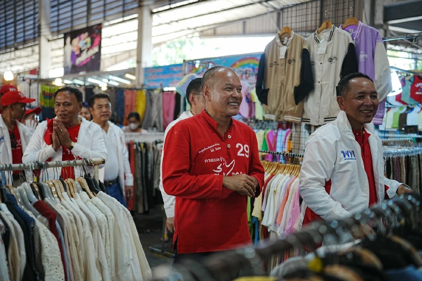 "มาดามนครบาล" ลุยหาเสียงเขตดอนเมือง เมินโพล "ก้าวไกล" เร่งเครื่องจี้ติด