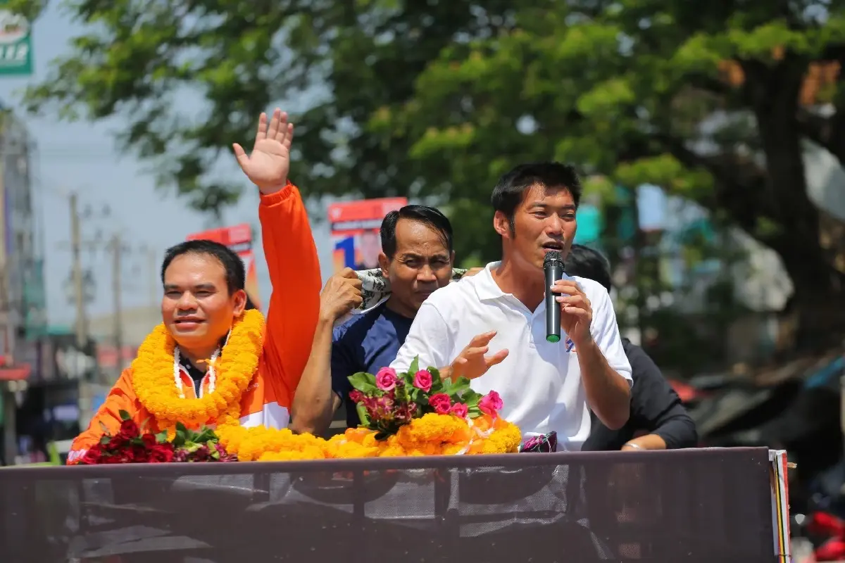 "ธนาธร" เดินสายหาเสียงอีสาน ย้ำโอกาสเปลี่ยนแปลงดีที่สุดคือ "ก้าวไกล"