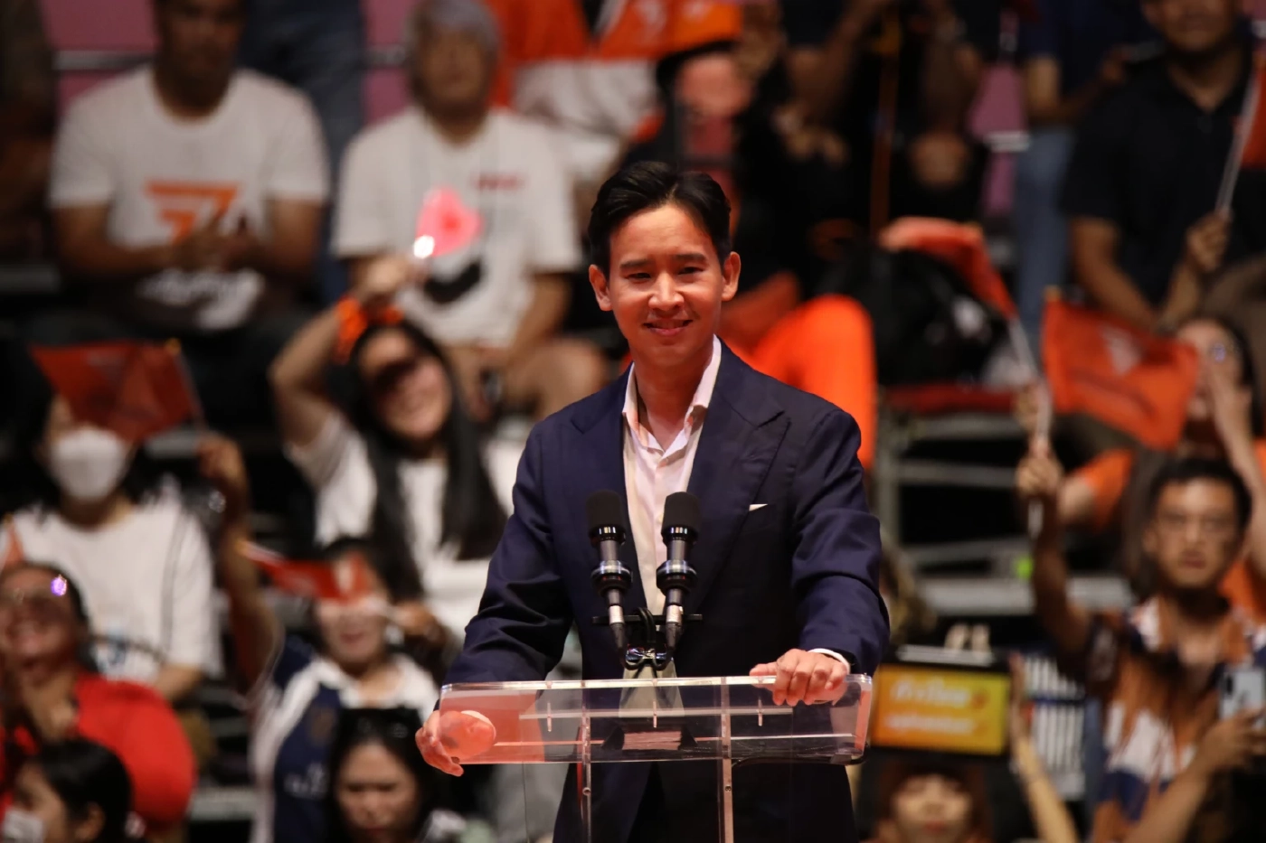 พิธา ลิ้มเจริญรัตน์  หัวหน้าพรรคก้าวไกล และแคนดิเดตนายกฯของพรรค 