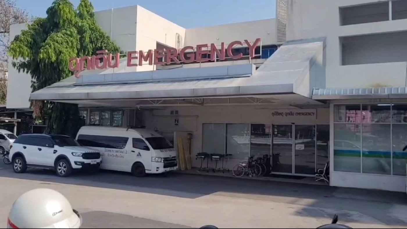 โซเชียลผวา! คนหน้าเหมือนเบนซ์หัวร้อน พกปืน-สวมไอ้โม่ง ถ่ายเซลฟี่ใน รพ.