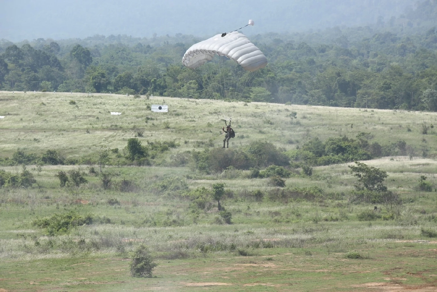 "ผบ.ทร." โชว์ยิง MK-19 พอใจบรรลุเป้าหมาย ฝึกร่วม "ทบ.-ทอ."