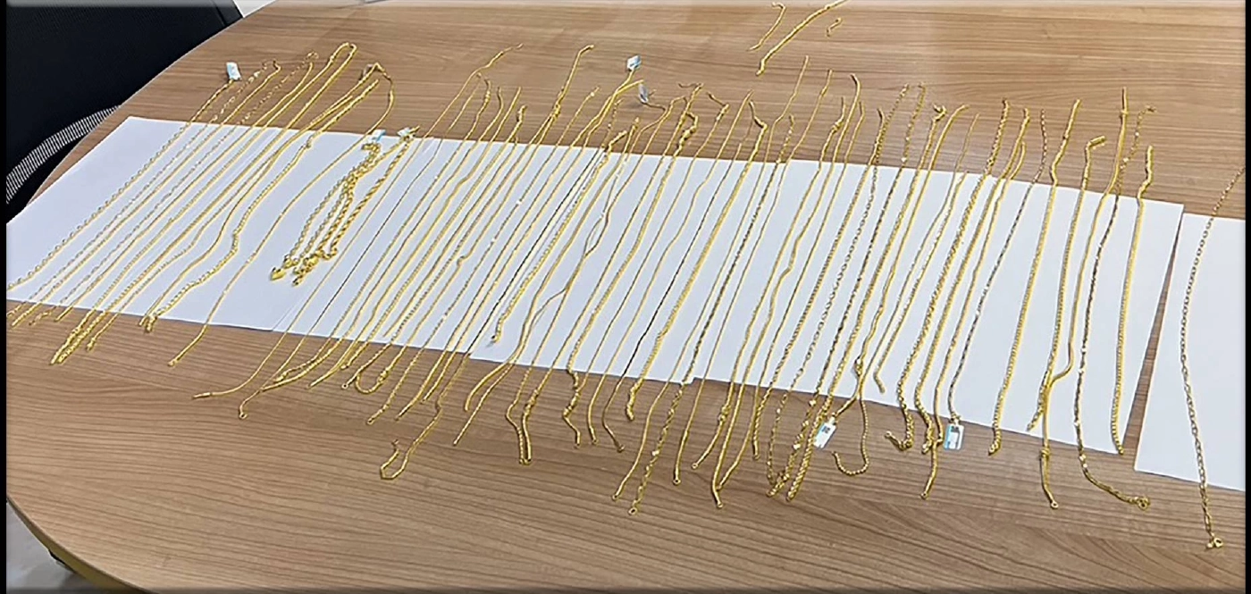 รวบแล้วอดีต รปภ.ใช้ปืนปลอมชิงทรัพย์ร้านทองโลตัสบางแค