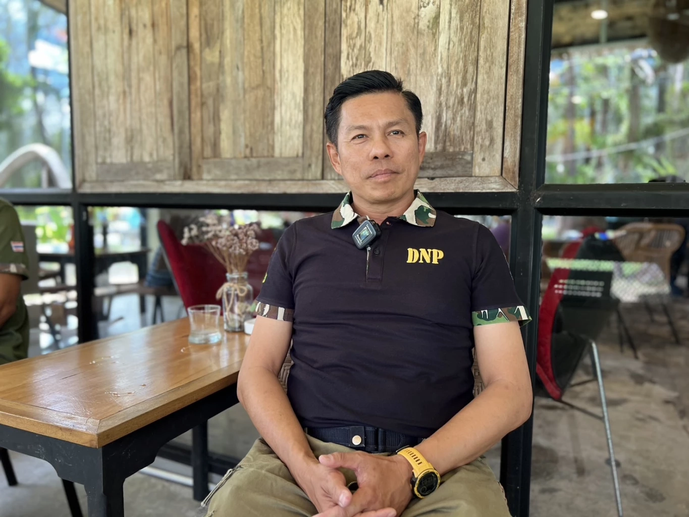  นายพริษฐ์ นราสฤษฏ์กุล หัวหน้าอุทยานแห่งชาติหาดเจ้าไหม