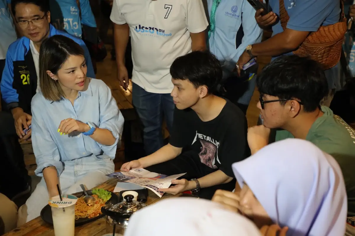 "องอาจ-มาดามเดียร์" ลุยหาเสียงฝั่งธน เล็งเข้าหากลุ่มคนยังไม่ตัดสินใจ