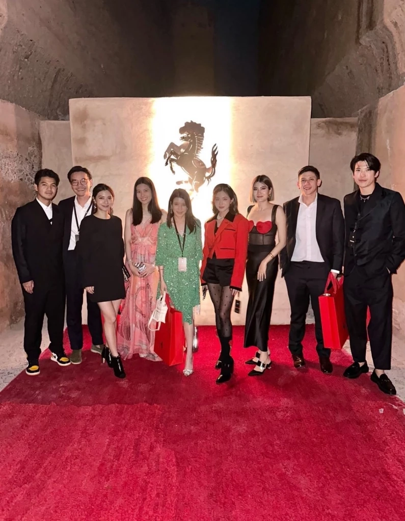 มาร์กี้ -ป็อก เหล่าเซเลบริตี้แฟนตัวจริงม้าลำพอง ร่วมงาน ณ พระราชวัง El Badi