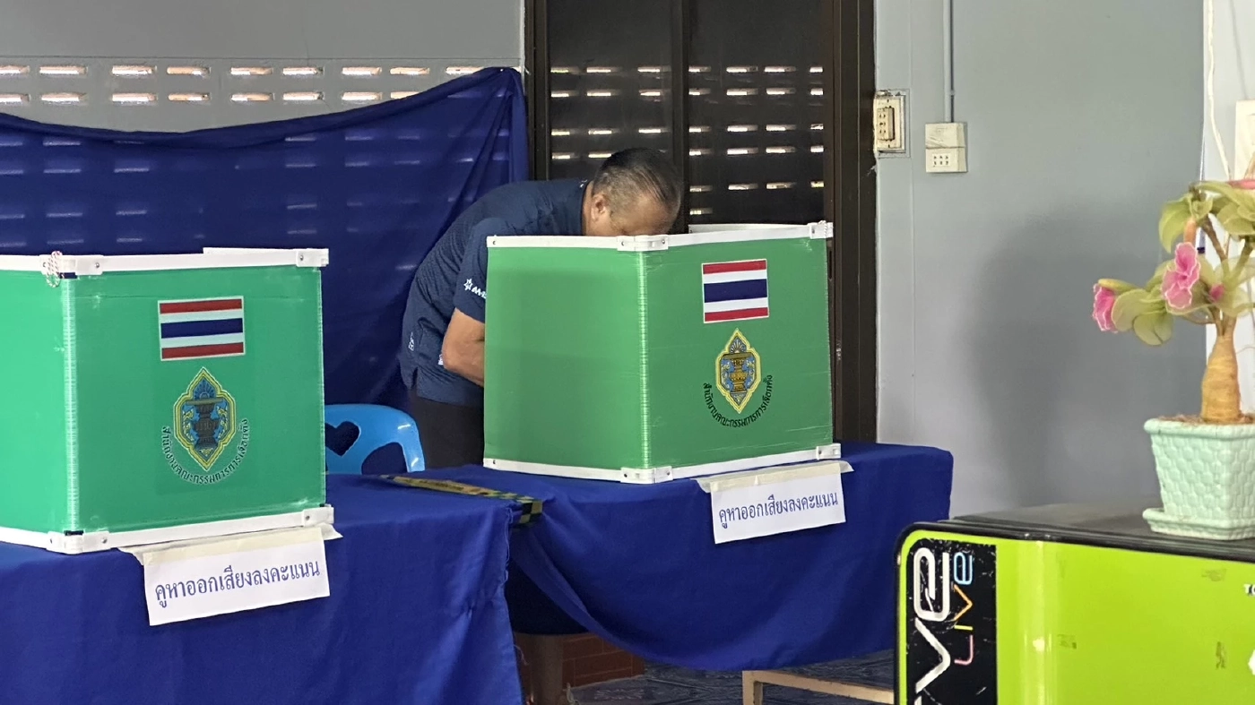 "เนวิน" ใช้สิทธิเลือกตั้ง ไม่รอ "อนุทิน" พูดสั้น "ทุกอย่างเหมือนเดิม"