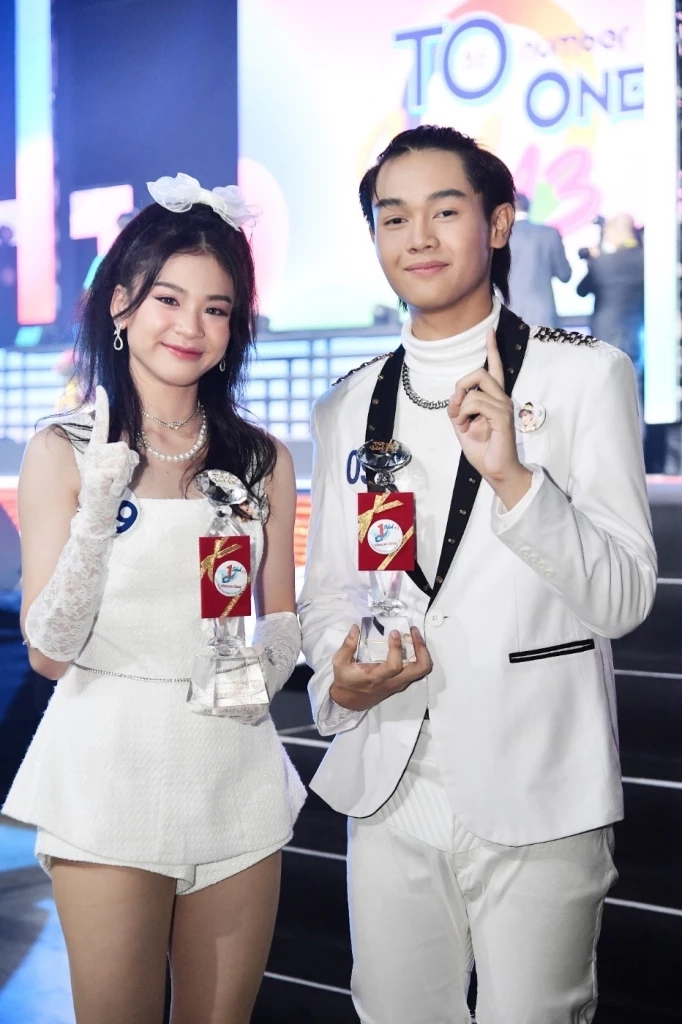 ชิน ชินวุฒ นำทีม ร่วมเชียร์ เยาวชนต้นแบบ TO BE NUMBER ONE IDOL รุ่น 13