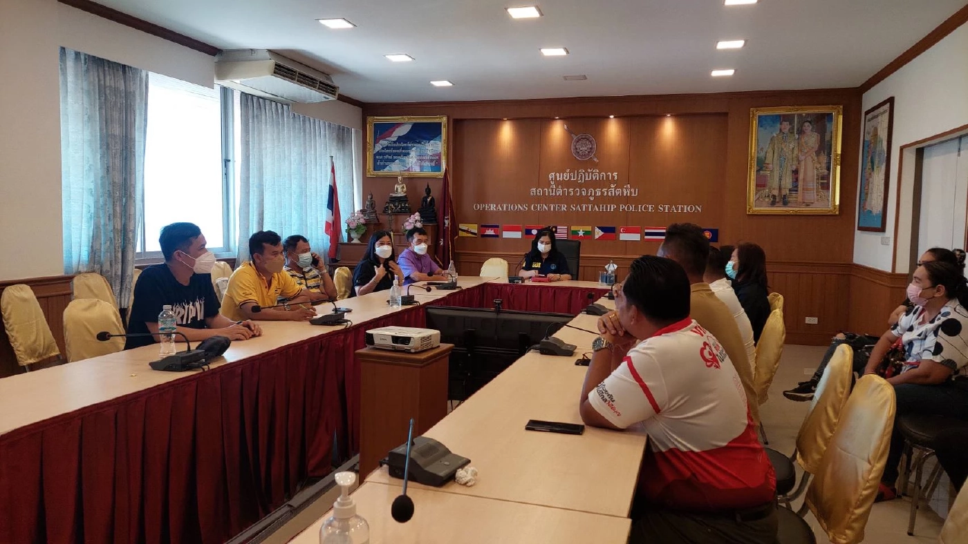 ชาวสัตหีบเดือด! ขวางย้ายหีบคะแนน ส.ส.ชลบุรี เขต 10 หลังเจอบัตรเขย่งหลายพันใบ