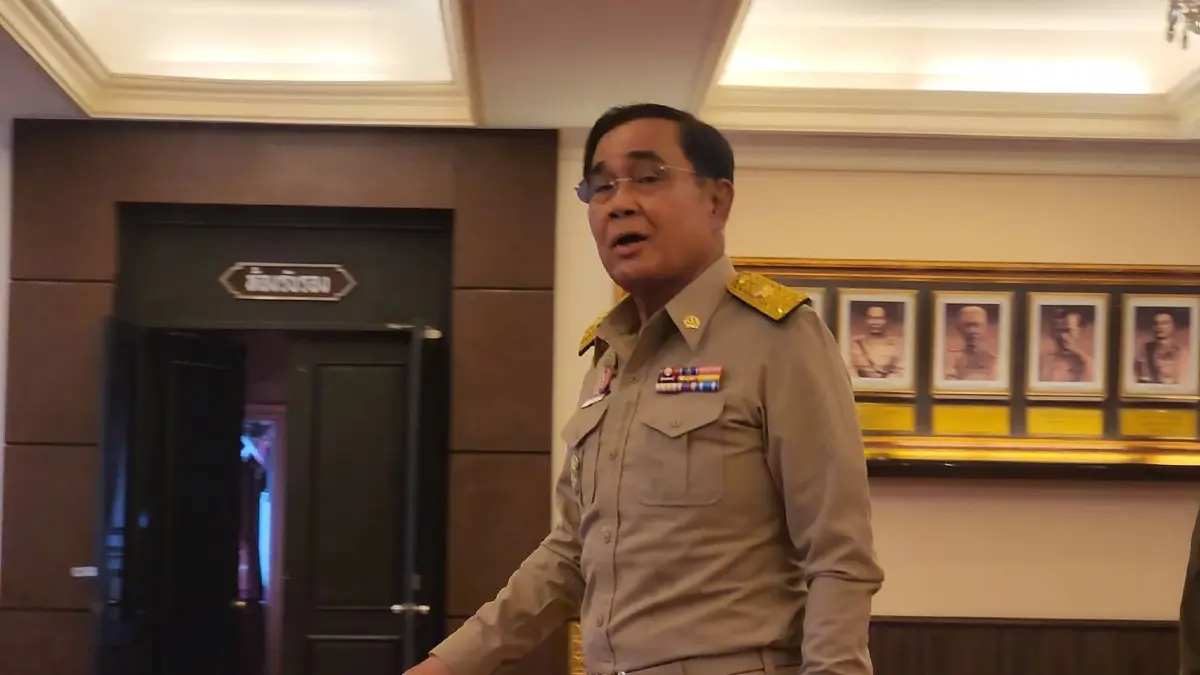 นายกฯ เดินหนีสื่อฯ จี้ปม "ทักษิณ" กลับไทย ก่อนส่ายศรีษะ บอก ยังไม่มีการติดต่อ