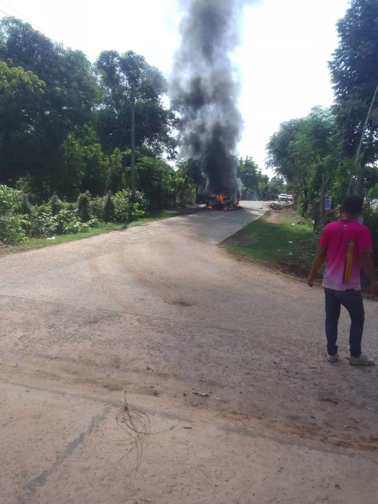 ชายคลั่งดักยิงคนแก่ หน้า รร. ลูกชายจะพาแม่ไป รพ. เจอไล่ยิง-เผารถวอด