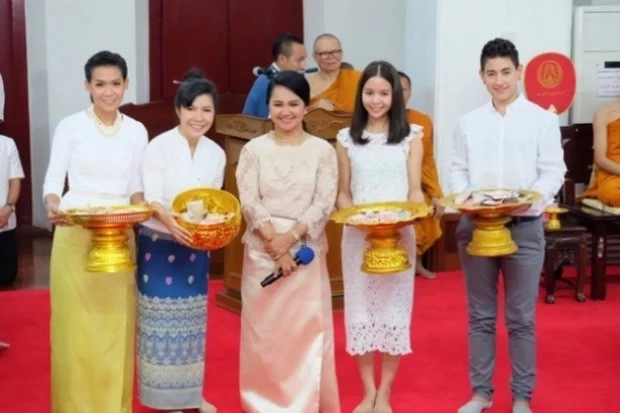 ย้อนรอยดราม่าดาราคนดัง 'หลงเข็มทิศชีวิต' วงจรลัทธิ 'ครูอ้อย ฐิตินาถ'