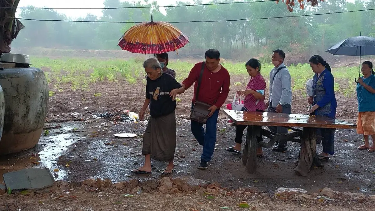 ยายถูกทิ้งหน้าวัดปราจีนบุรี ตั้งแต่ปี 48 เจอครอบครัว หลังหายจากบ้าน 30 ปี