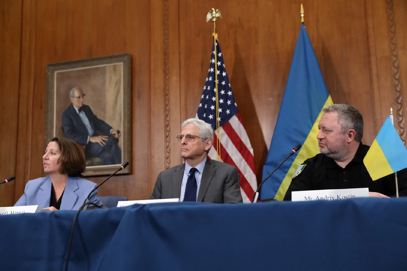 สหรัฐฯ โอนเงินที่ยึดได้จากเศรษฐีรัสเซียให้ยูเครนครั้งแรก