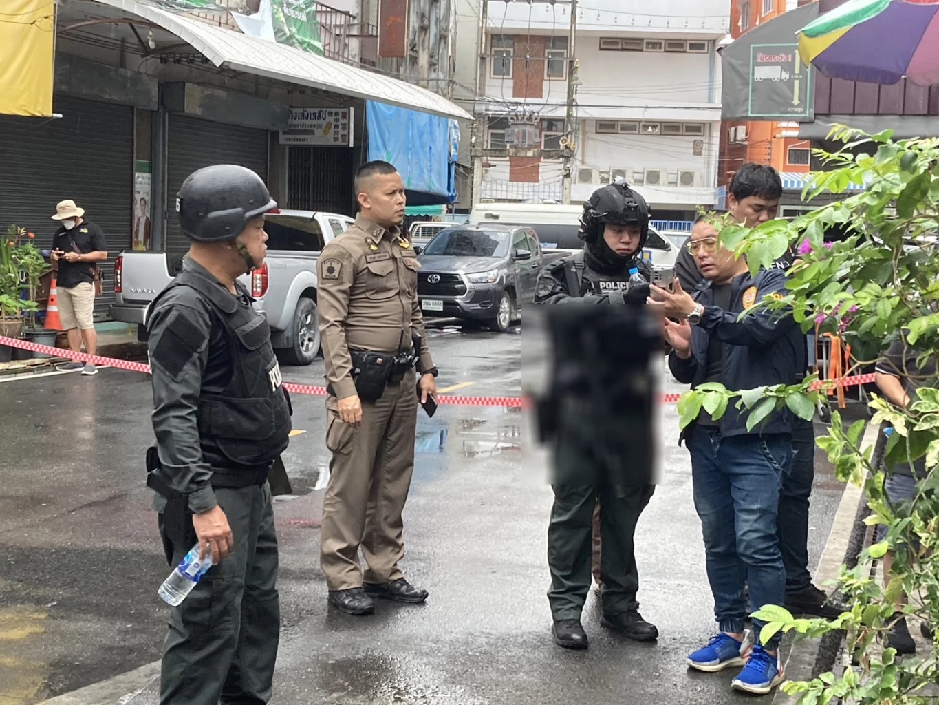 ด่วน! ครูสอนยิงปืนคลุ้มคลั่ง ยิงปืนใส่ตำรวจกลางเมืองระยอง