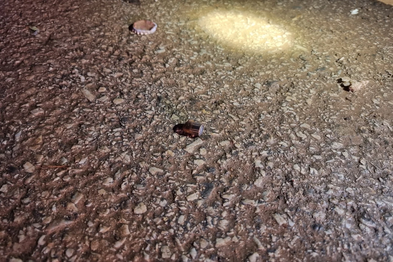 รัวหมดแม็ก! เจ้าของร้านชำปืนโหด ควัก 11 มม. รัวยิงหนุ่ม 8 นัด ดับคา จยย.