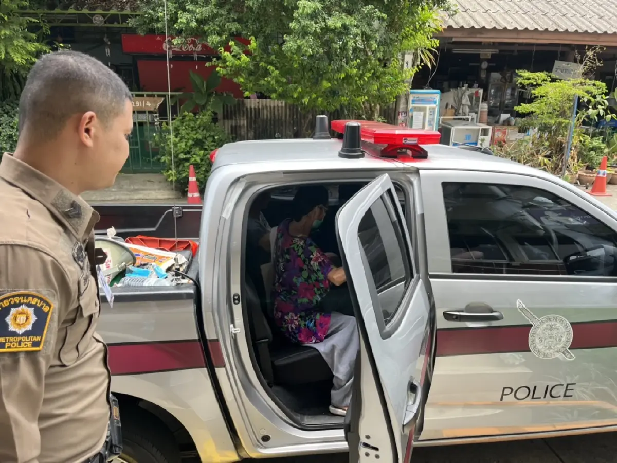 ตร.วังทองฯ คุมเพื่อนบ้านโก้ ธีรศักดิ์ ตรวจจิตเวช หลังสาดฉี่ เทใส่ตัว