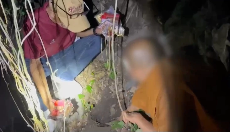 เปิดคลิป วินาทีขุดค้นทองที่ "อดีตพระอาจารย์คม" ฝังไว้ในวัดกว่า 99 ล้านบาท