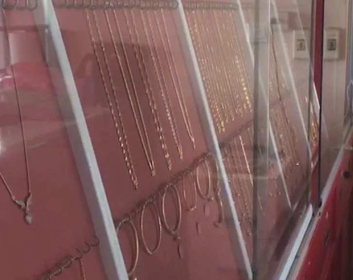 โจรงัดร้านทอง กวาดทองรูปพรรณ 130 บาท มูลค่า 4 ล้าน เงินสดกว่า 2 หมื่น