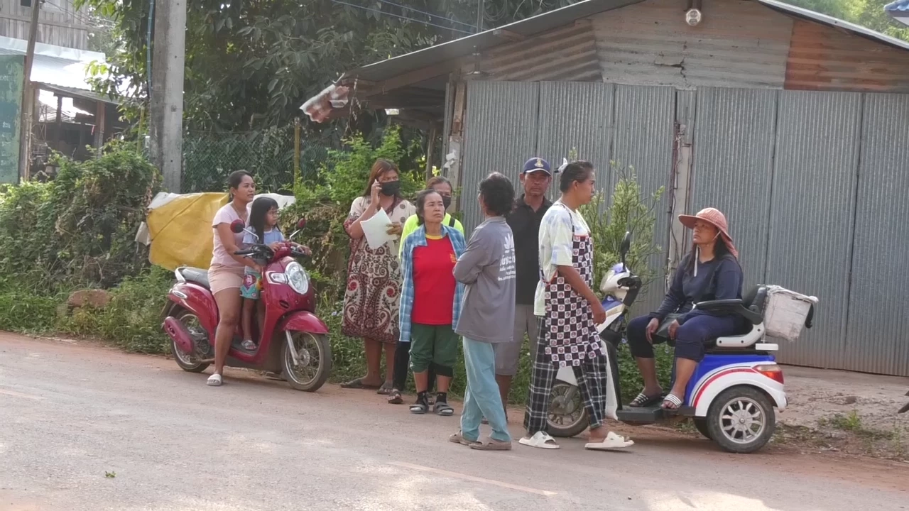 ประท้วงขับไล่ ผอ.โรงเรียนโคราช ผู้ปกครองโวยอาหารกลางวันไม่ได้โภชนาการ