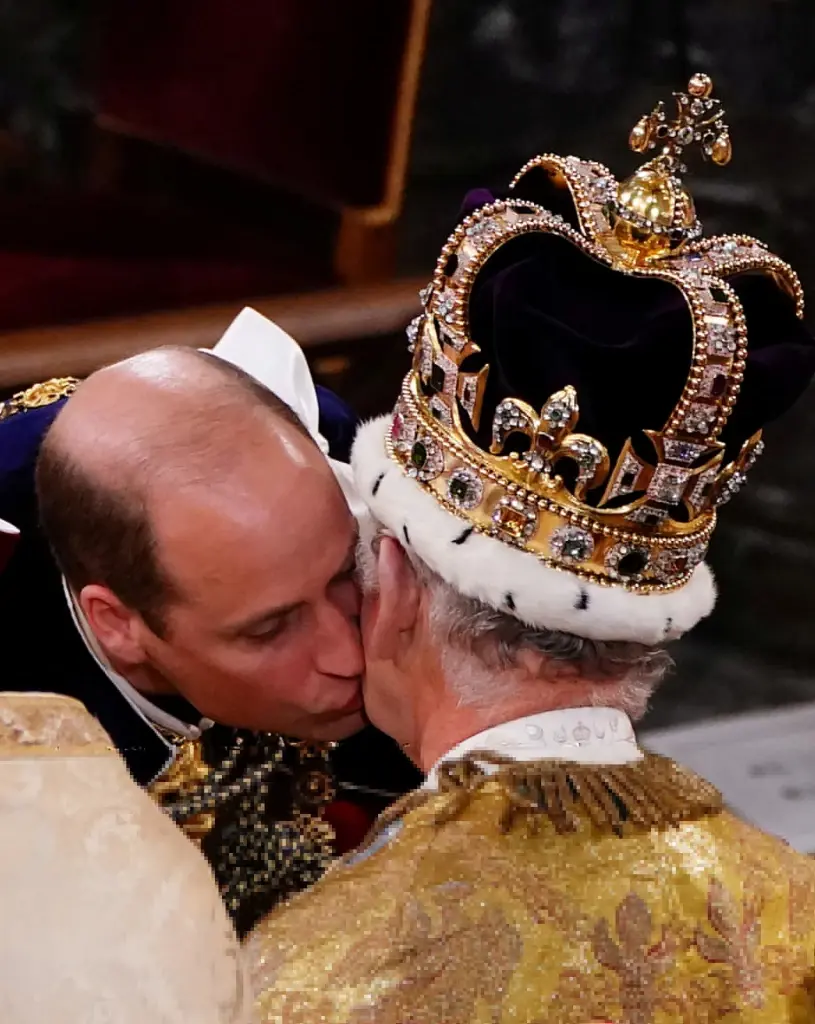 เจ้าชายแฮร์รีถูกบดบังในพระราชพิธีบรมราชาภิเษก
