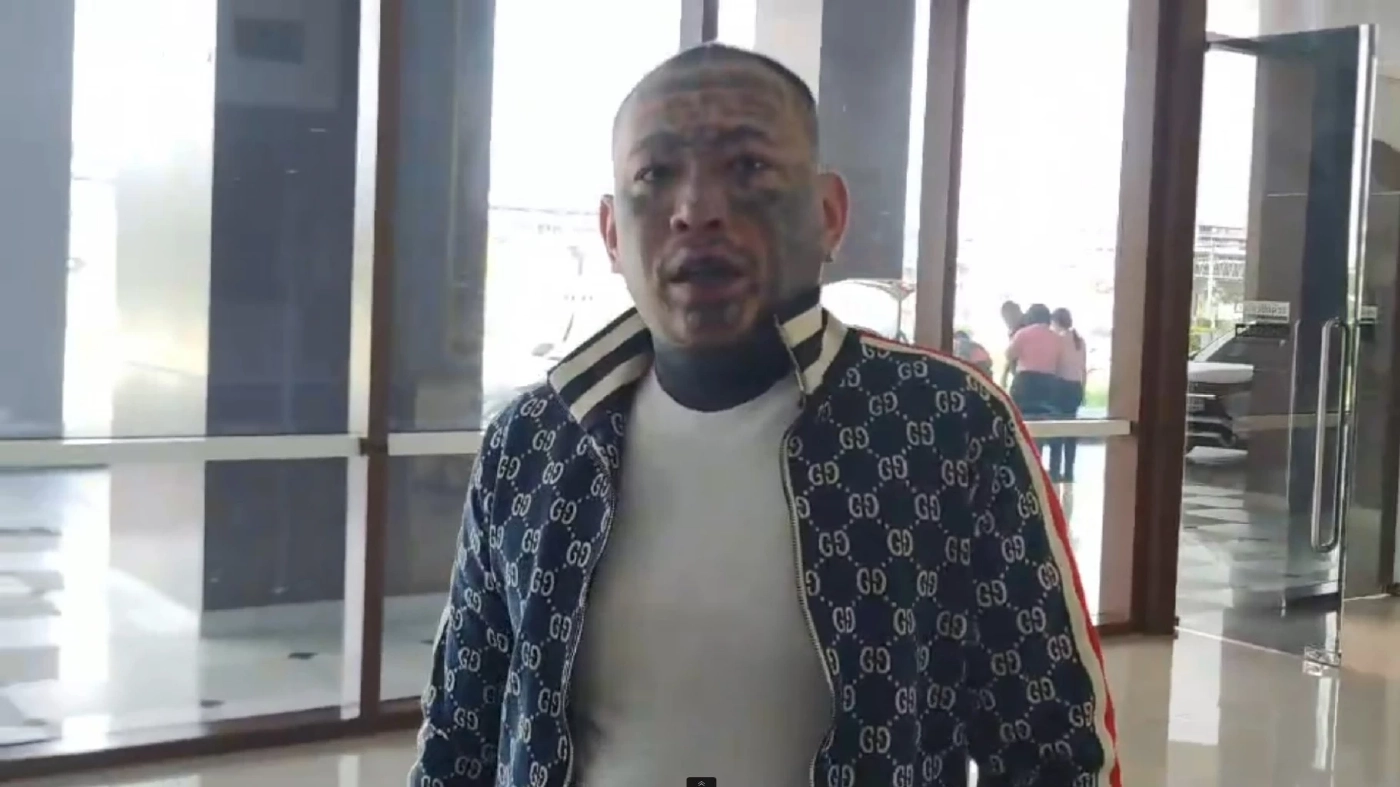 “เก่ง ลายพราง” มอบตัวคดีโพสต์ชวนเล่นพนัน เงิน "ตกหมึก" ไม่พอรายจ่าย