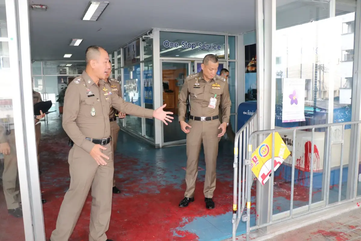 พล.ต.ท.นิธิธร ชี้ ทุบทำลาย สน.สำราญราษฎร์ ไม่เรียกชุมนุมเชิงสัญลักษณ์