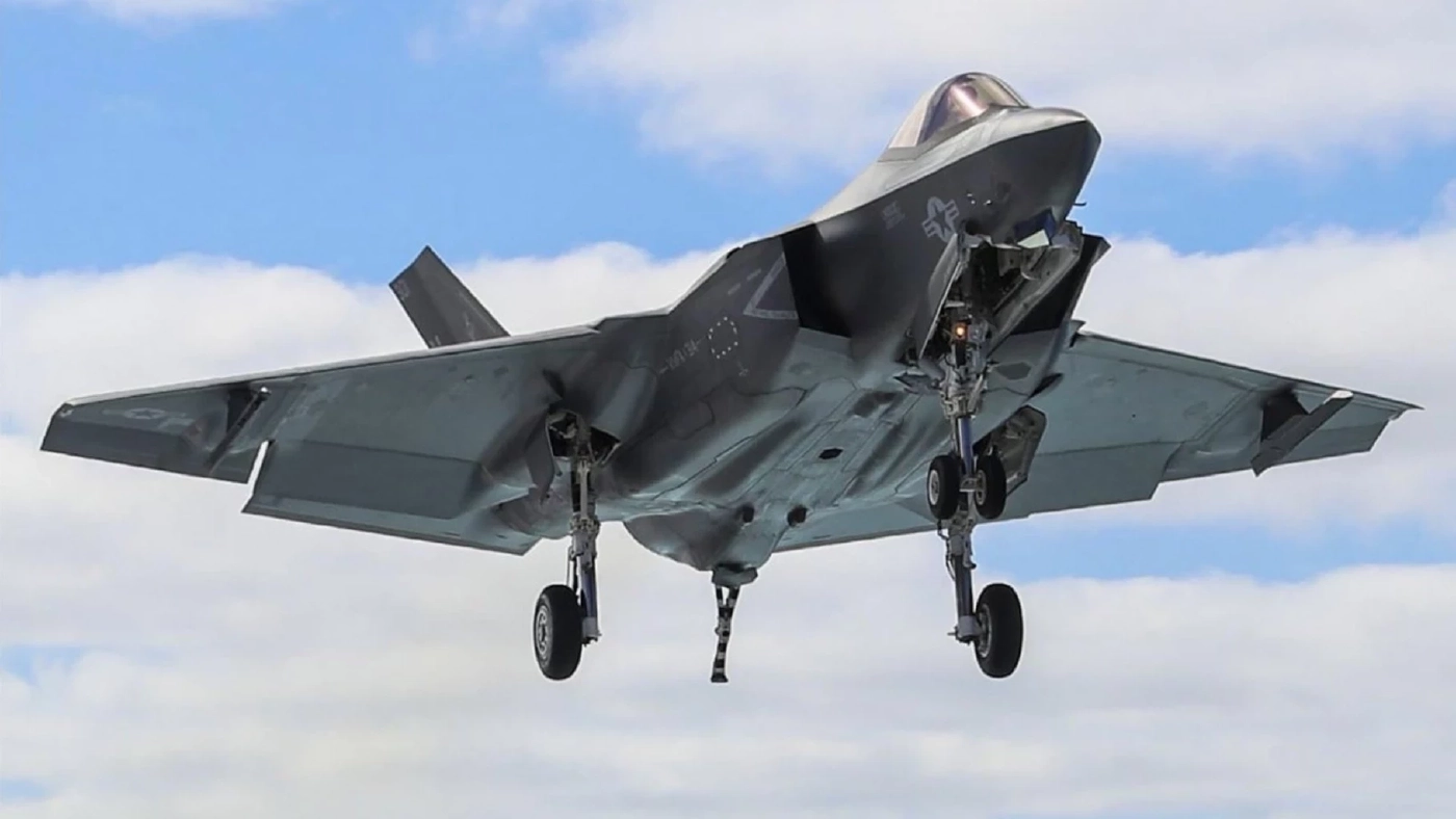 แฟ้มภาพ  เครื่องบินขับไล่ เอฟ -35 