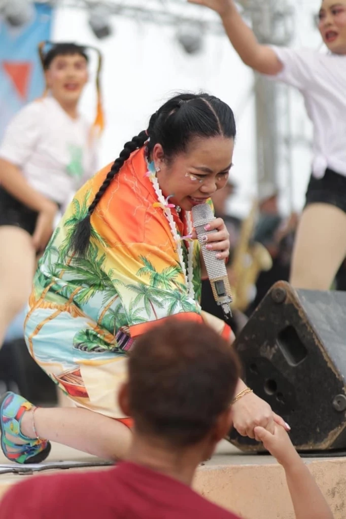 เดือด ‘ตุ๊กกี้ สุดารัตน์’ จ่อฟ้องยูทูบเบอร์บุกทำคลิปถึงบ้าน แต่ไม่ขออนุญาต