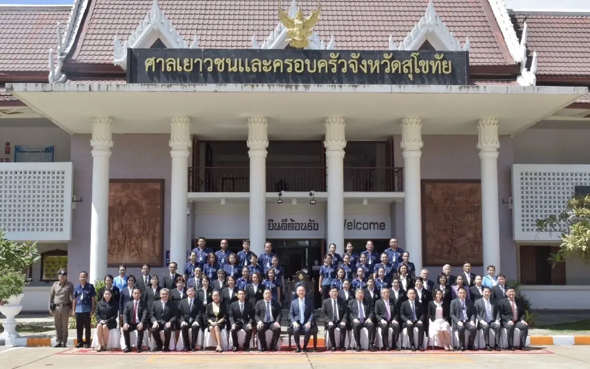 ปธ.ศาลฎีกา ตรวจเยี่ยมศาลอุตรดิตถ์-สุโขทัย ย้ำการจัดการคดีให้สอดคล้องปริมาณคดี
