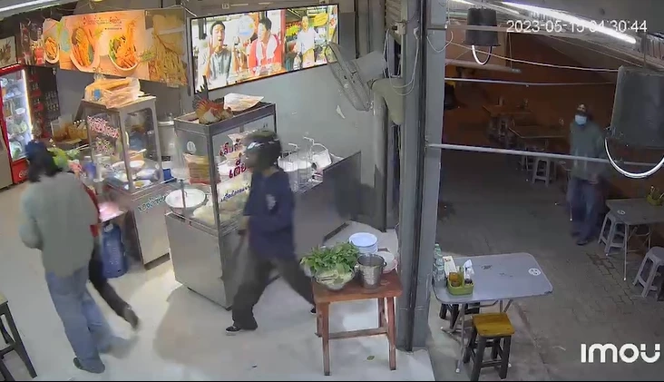 รวบแก๊งโจ๋ รุมฟันอริคาร้านก๋วยเตี๋ยว ดับ 1 เจ็บ 1 สางแค้นให้เพื่อน (มีคลิป)