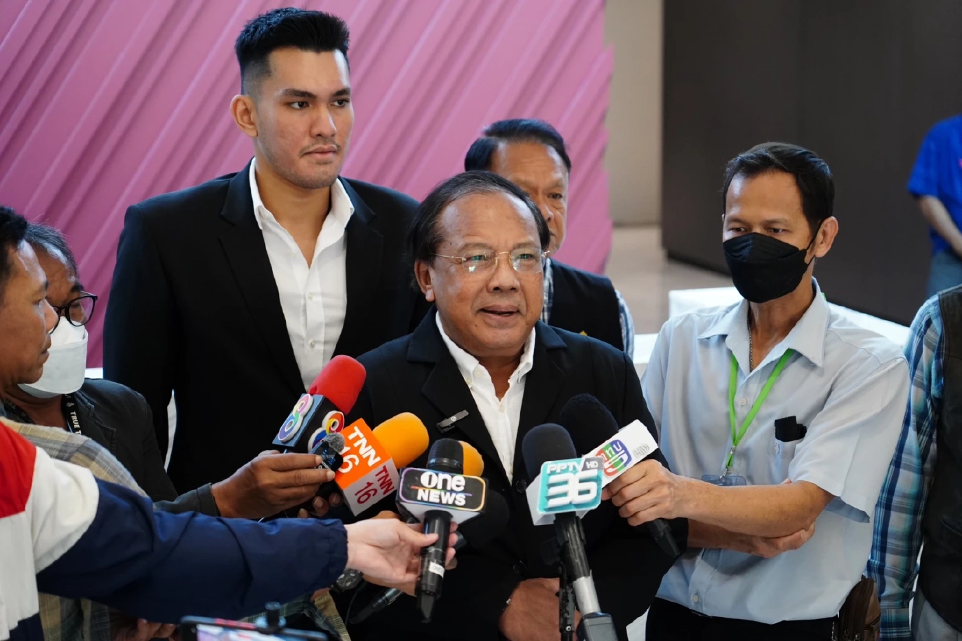 สุธรรม แสงประทุม