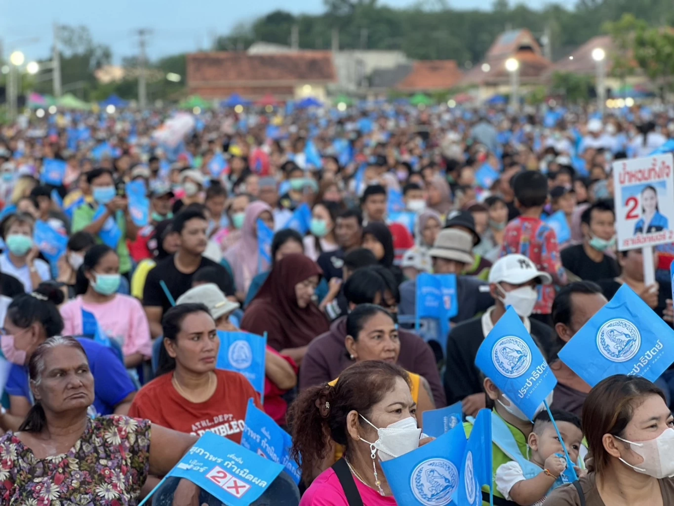 "นิพนธ์" ลุยเดินสาย สงขลา-สตูล ช่วยหาเสียง โว ปชป.คิดแล้วทำ เน้นยั่งยืน
