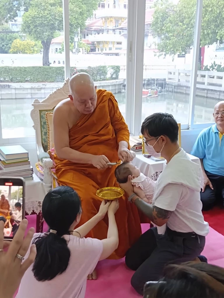 เปิดภาพความน่ารัก โกนผมไฟ น้องมีตังค์ หลานสาวแห่งบ้าน ศิระฉายา