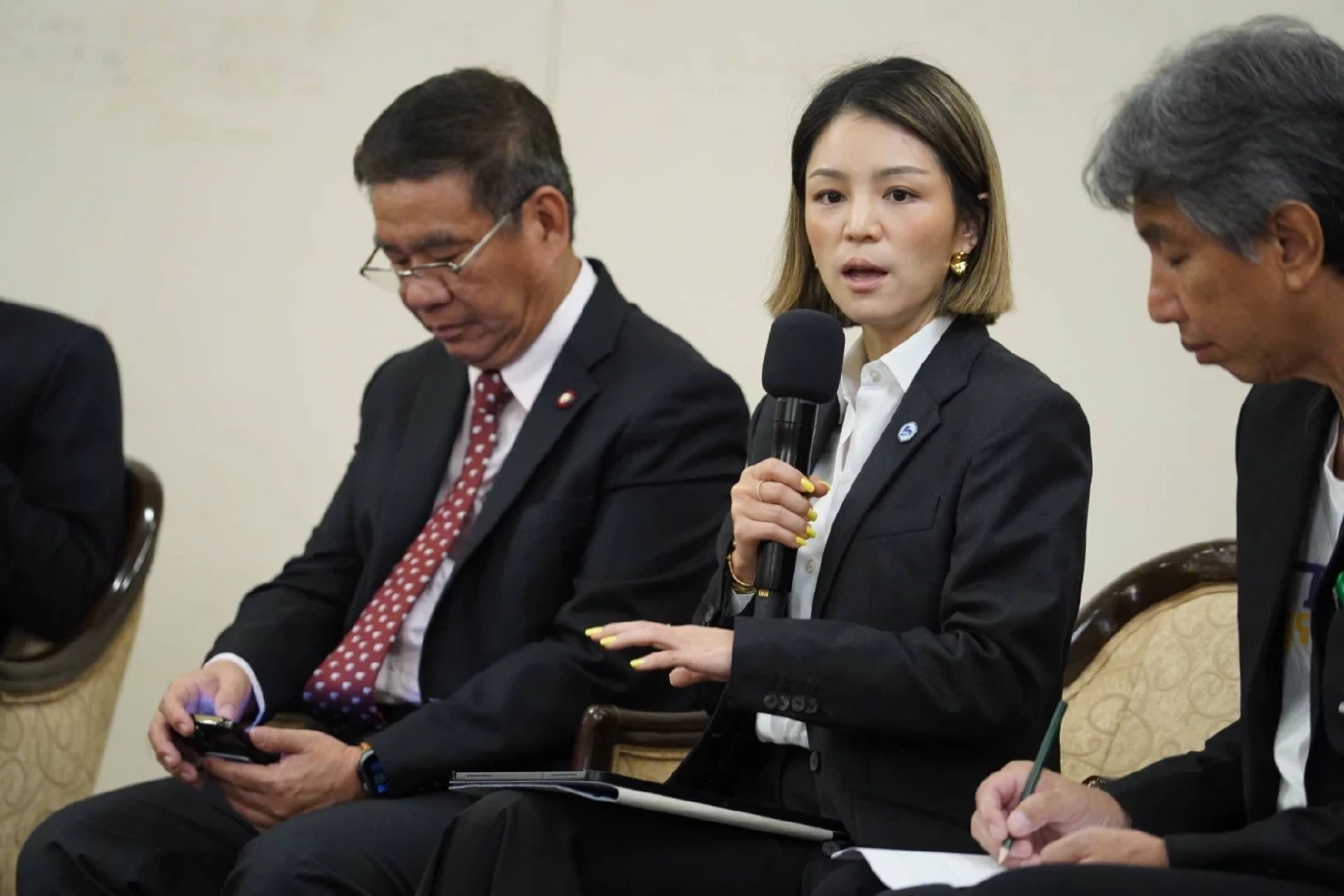 วงเสวนาอนาคตประเทศไทย มองหลังเลือกตั้ง66 โหวตนายกฯไม่ง่ายมีอีกหลายด่าน