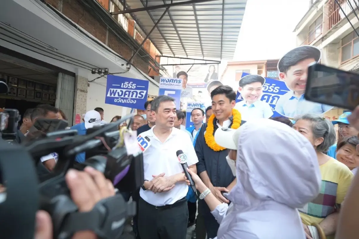 ร่อนจดหมายทั่วเขตคลองเตย-เขตวัฒนา "อภิสิทธิ์" ขอโอกาสให้ "เอิร์ธ พงศกร"