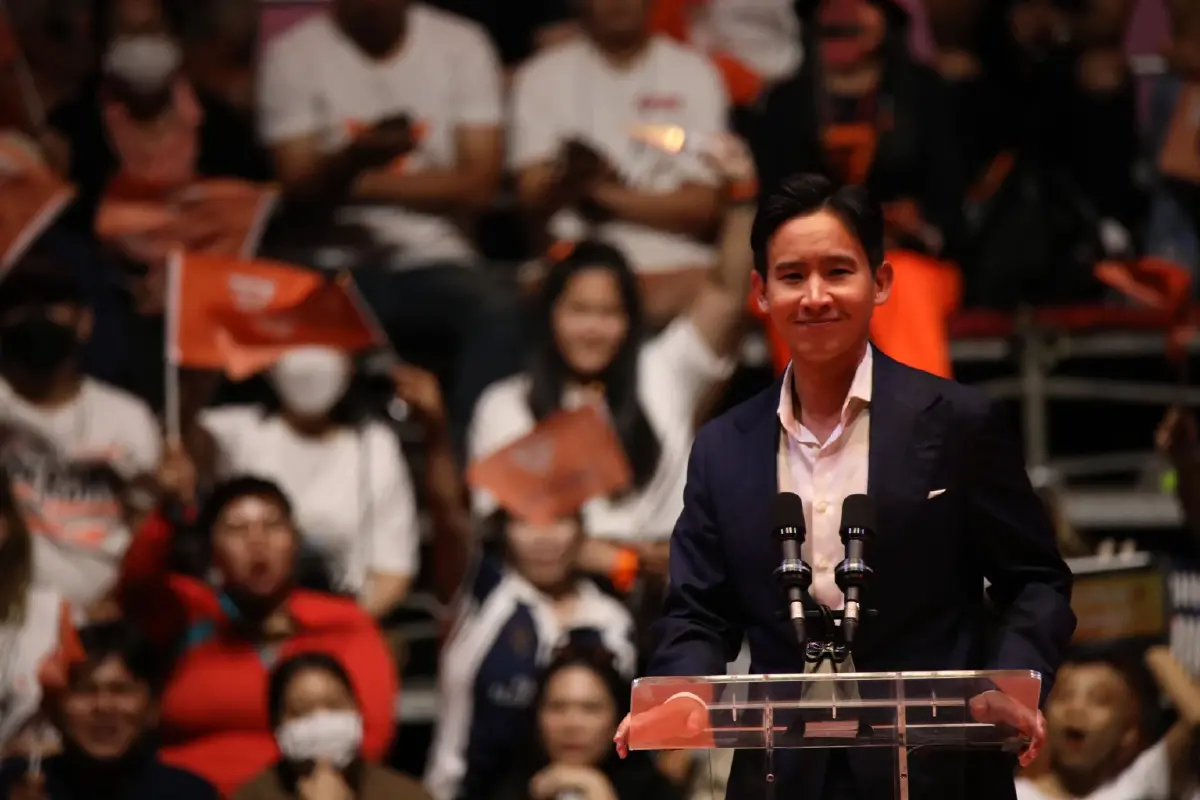 “ต่าย ชุติมา” โพสต์ภาพเซลฟี่บนลานจอดรถ  ชาวเน็ตสะดุดตาเลขบนเสา 