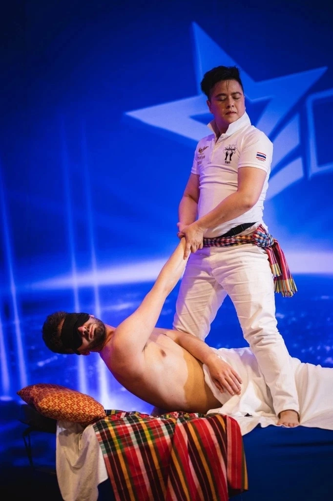 โด่งดังระดับโลก หญิง ร็อกสยาม คว้าแชมป์อันดับ 1 นวดกายด้วยพลังจิตบำบัด