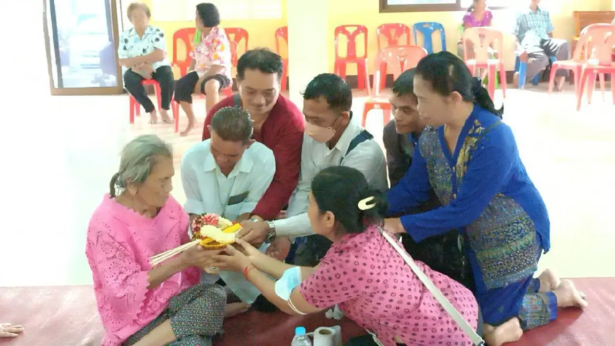 ยายถูกทิ้งหน้าวัดปราจีนบุรี ตั้งแต่ปี 48 เจอครอบครัว หลังหายจากบ้าน 30 ปี