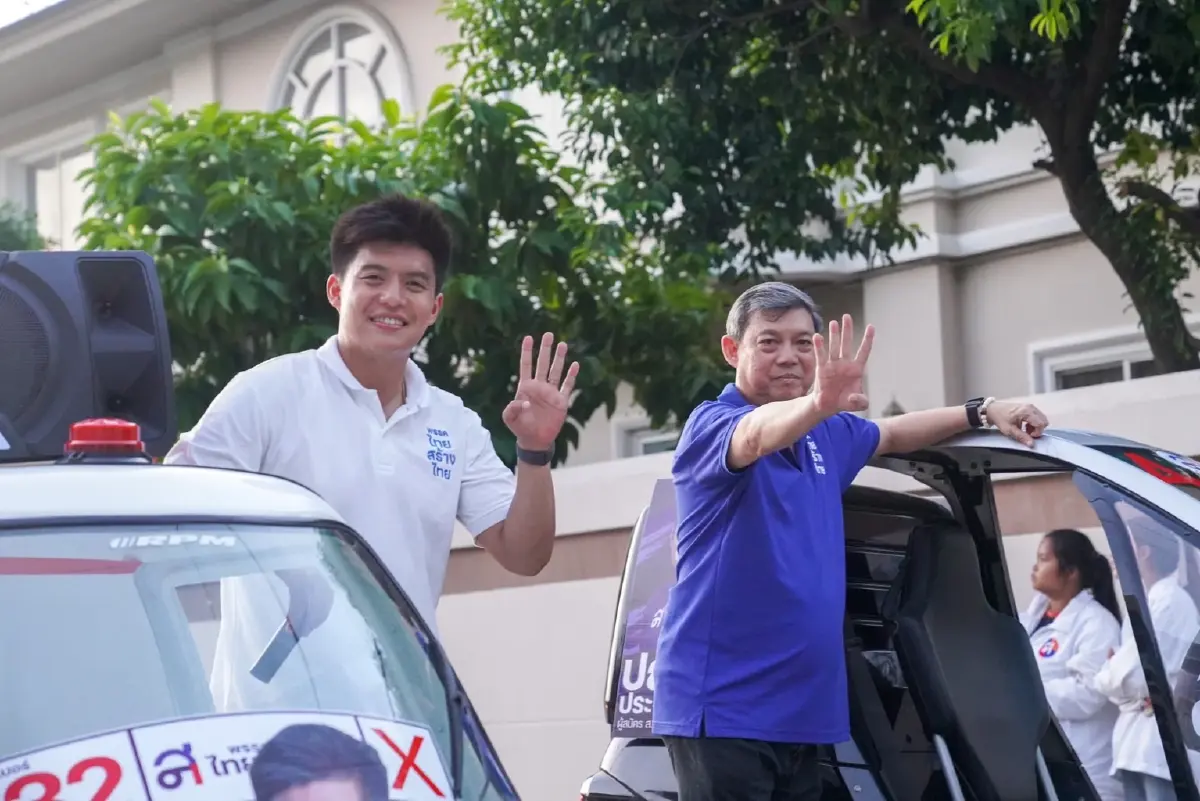 "เต้ ปณิธาน" ขับรถยนต์ไฟฟ้า (EV) หาเสียง ชูนโยบายพลังงานสะอาดแก้ปัญหาPM 2.5